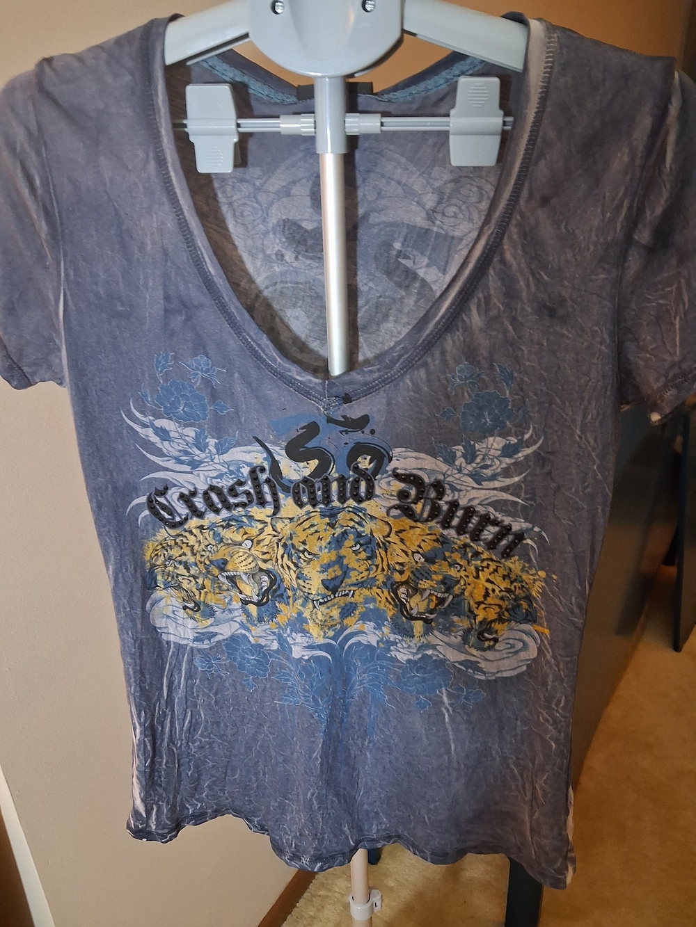 Edgy Vintage "Crash & Burn" Blue and Black Graphic Logo Tee